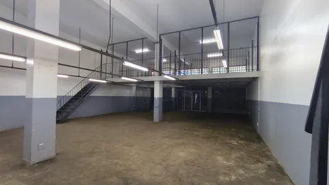 Industrial-warehouse-To-Let-in-Benrose (2)